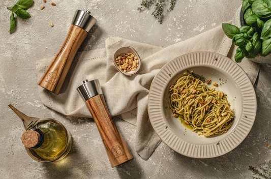 Leckere Spaghetti mit grünem Pesto und Pinienkernen: Die Kunst der perfekten Würze